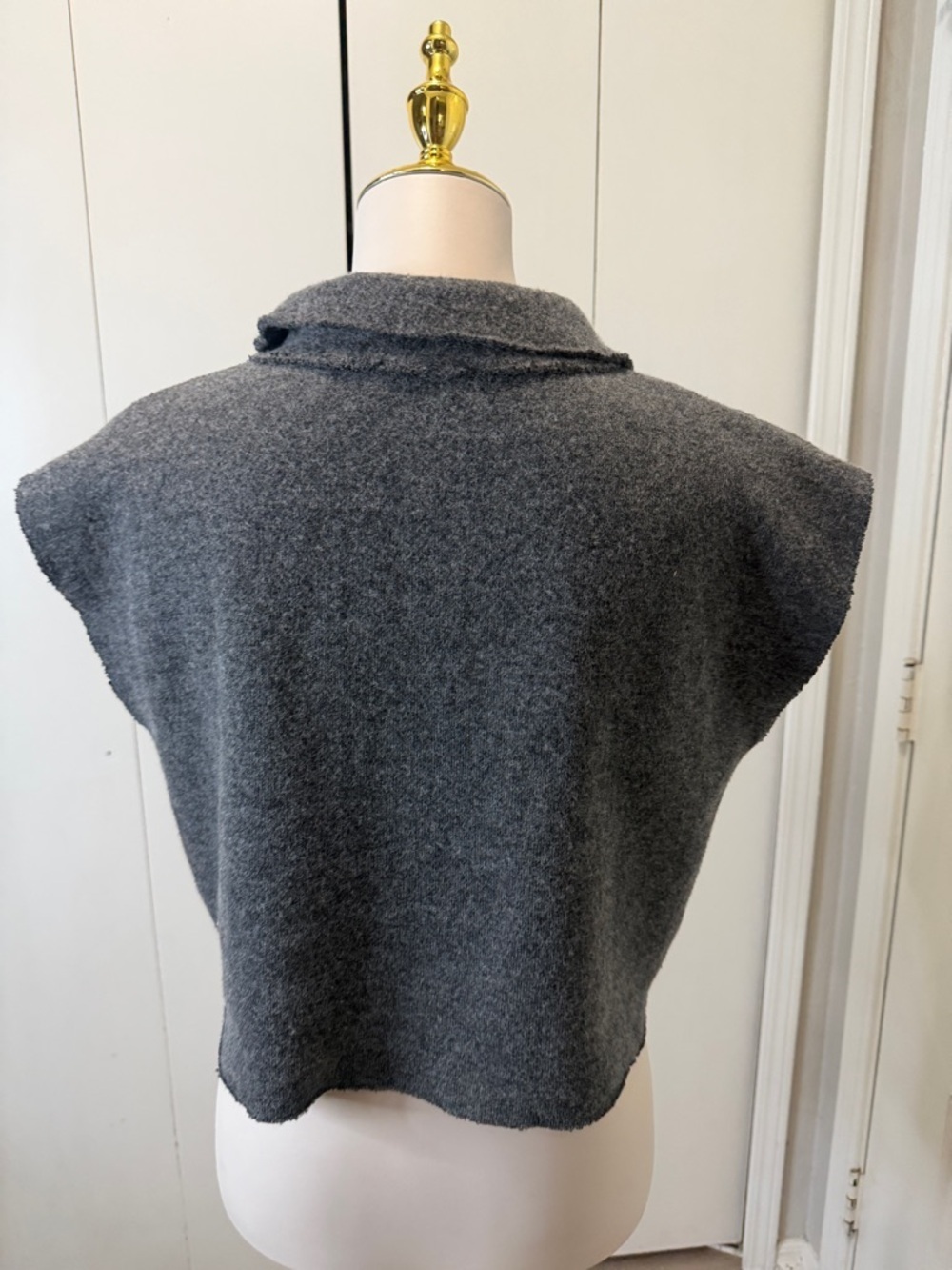 Zara Charcoal Gray Sleeveless Collared Cropped Top - Picture 3 of 6